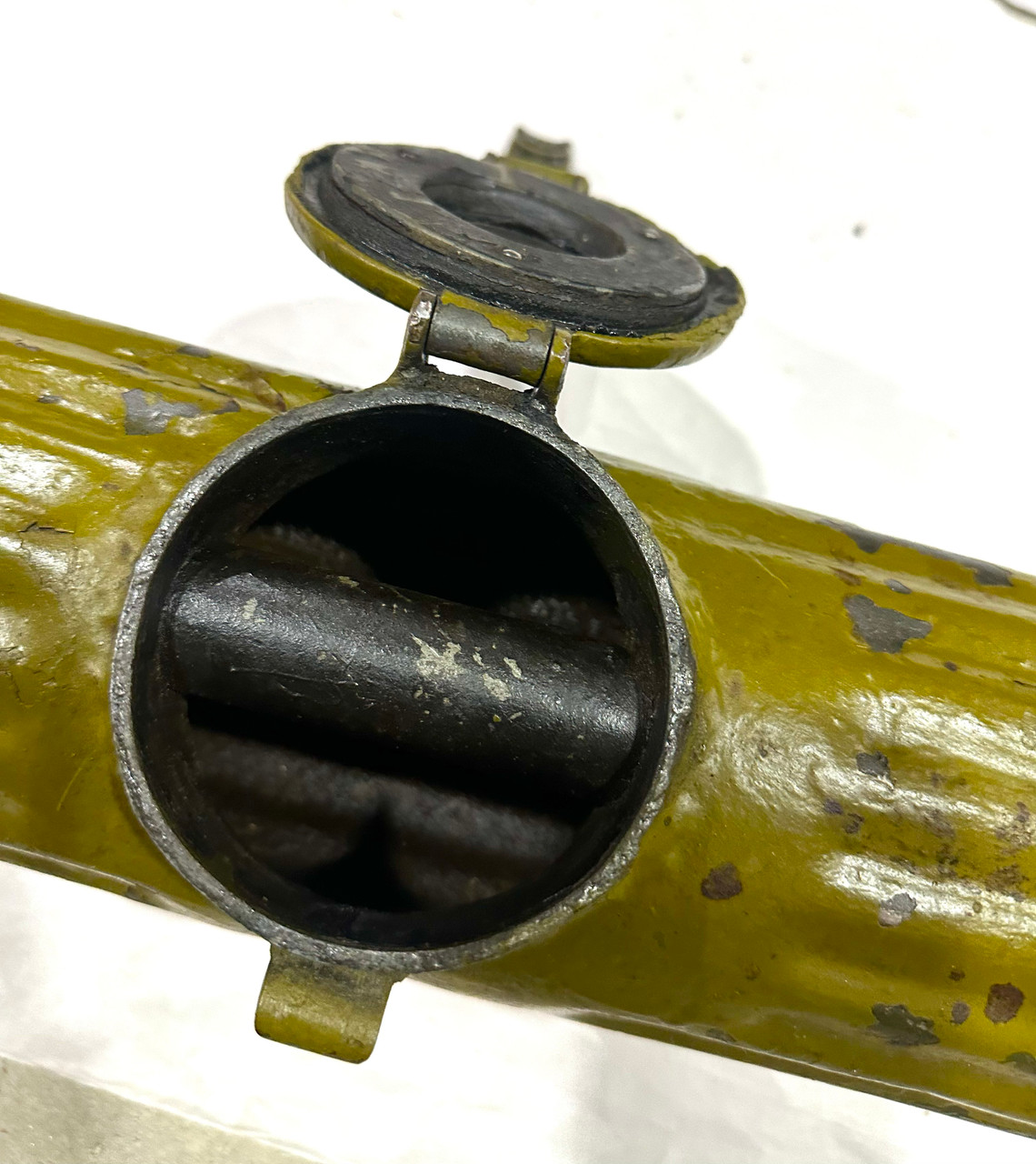 Lot RM250813-01:  Russian 'SNOW CAP' Maxim 1910 Parts Kit and Display Setup with Finnish Markings - SHIPS FREE