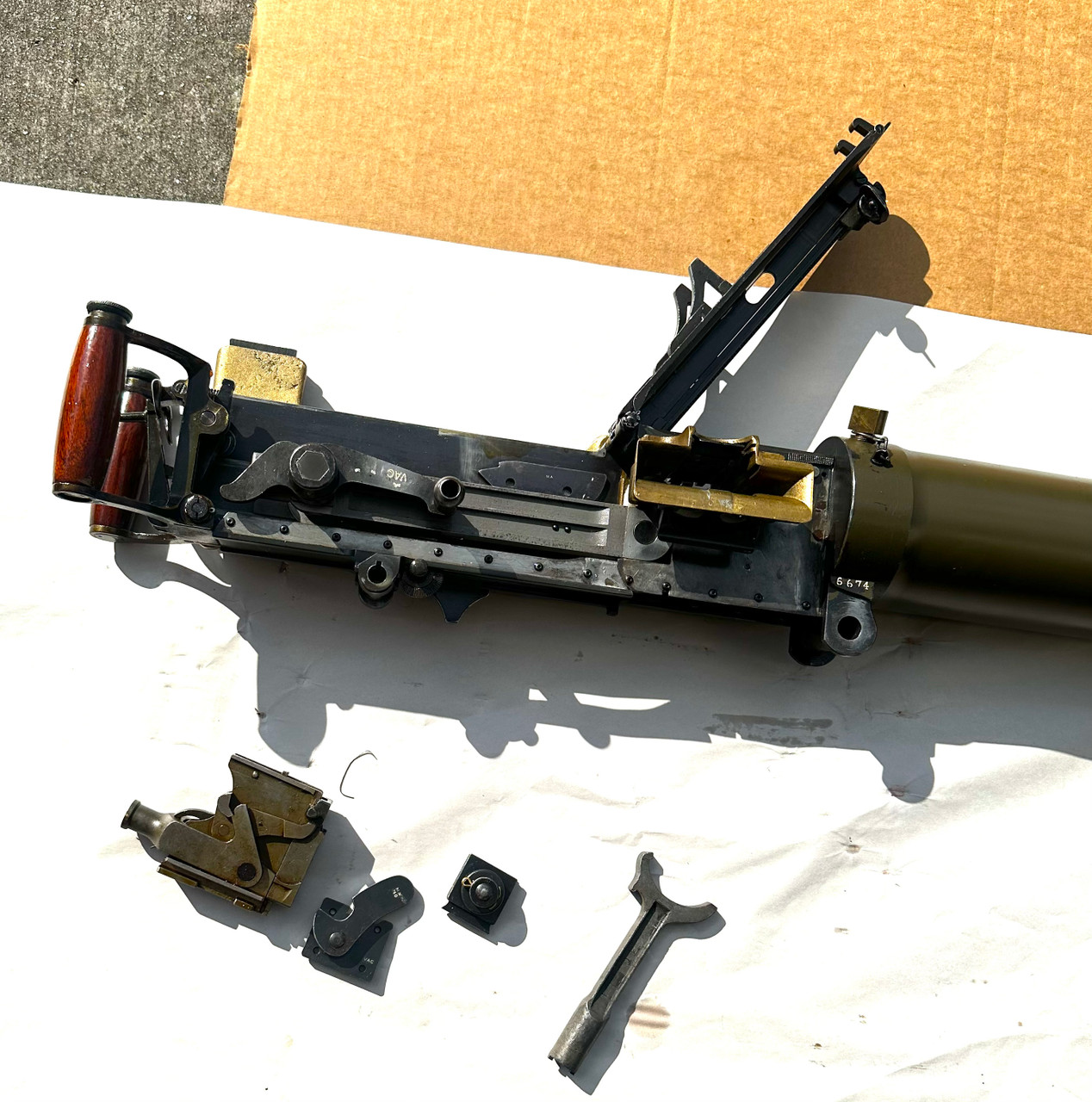 Lot RM-2-6674: Vickers MMG Parts Kit  and Display (ships free) Lot RM-2-6674: Vickers MMG Parts Kit  and Display (ships free)