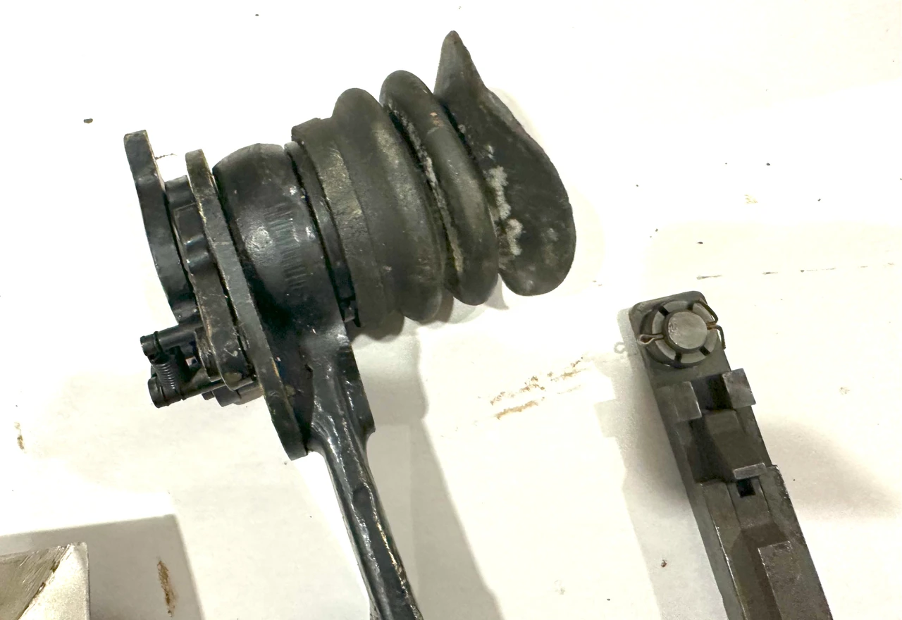 Lot 260501-05: Early Barrel Support, MK17 AA Rear Sight, and Feed Parts
