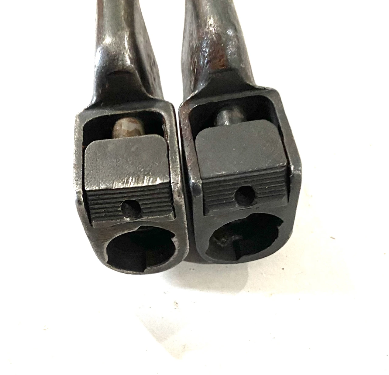 Lot: 2x No4 Mk2 Bayonet - Long Branch (LG-FAIR)