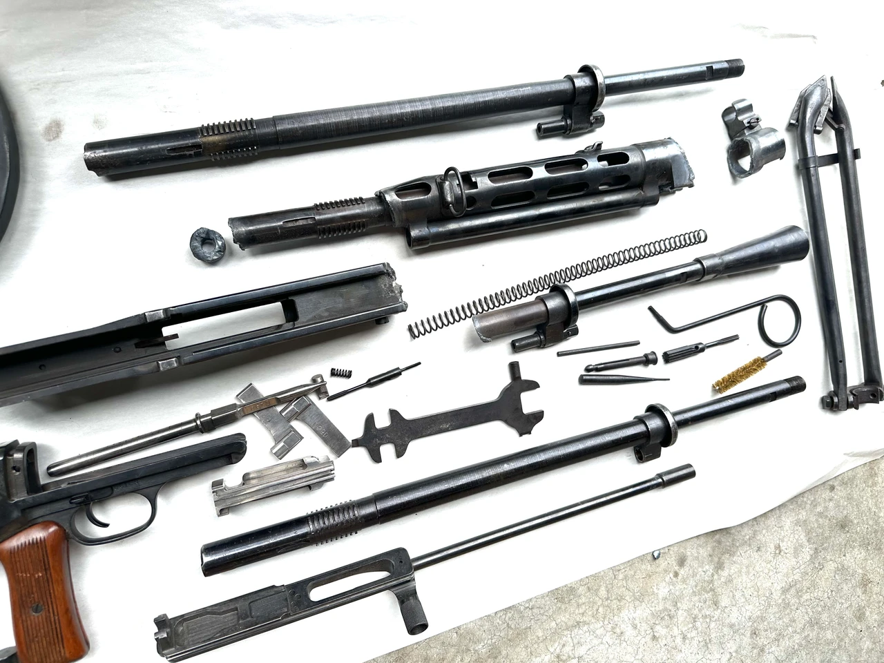 Lot 260508-09: DP28-M Parts kit with 2 Good Barrels and 2 Drums