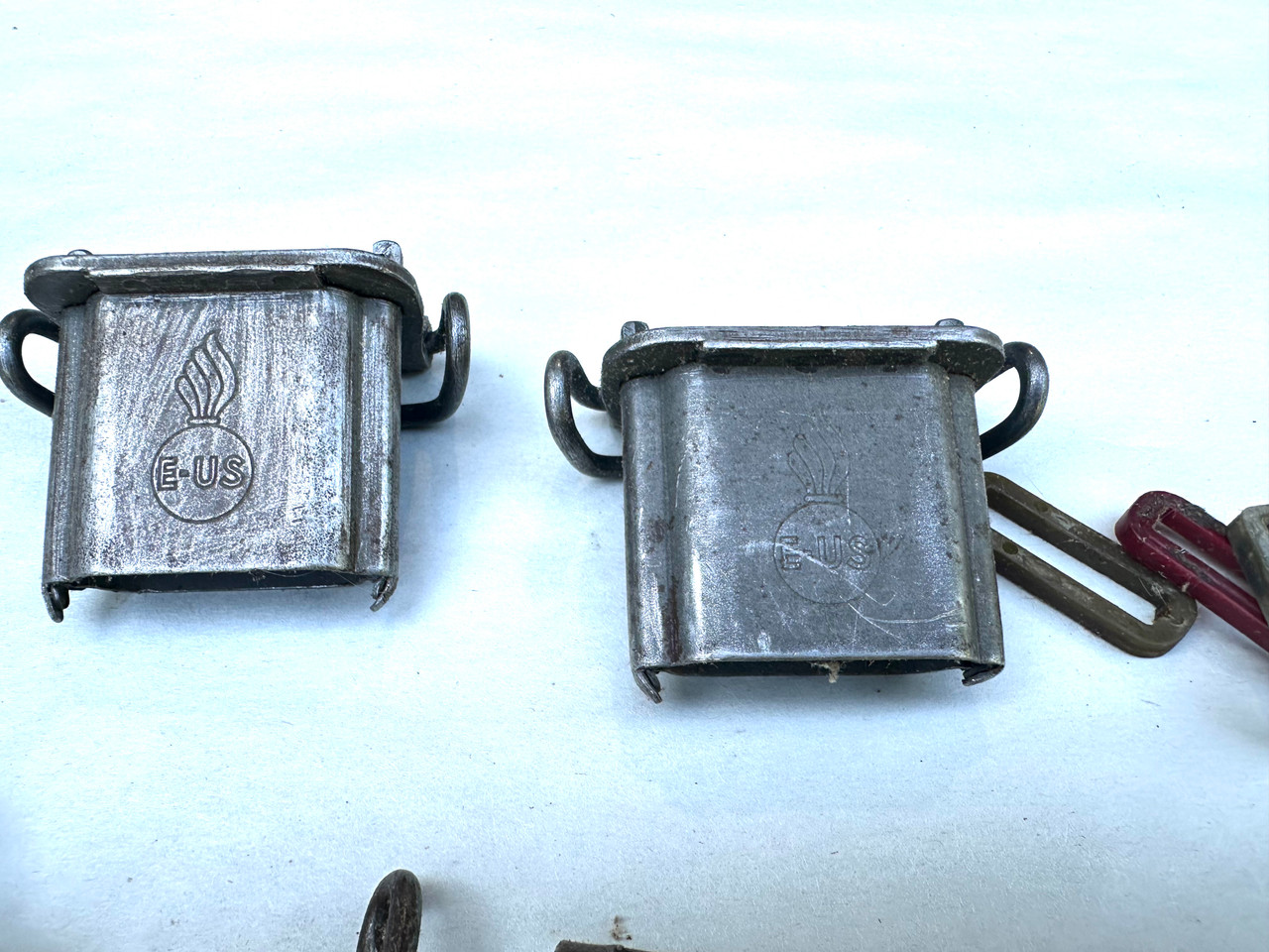 Lot: 5 x US WW2 Pattern Scabbard Locket "E-US" and "US" marking