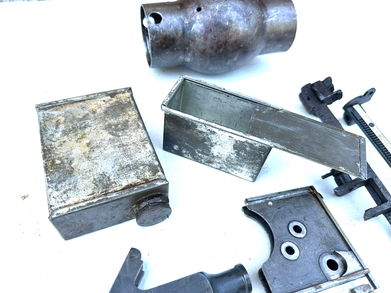 Lot V-260716-L2: Vickers Parts Lot