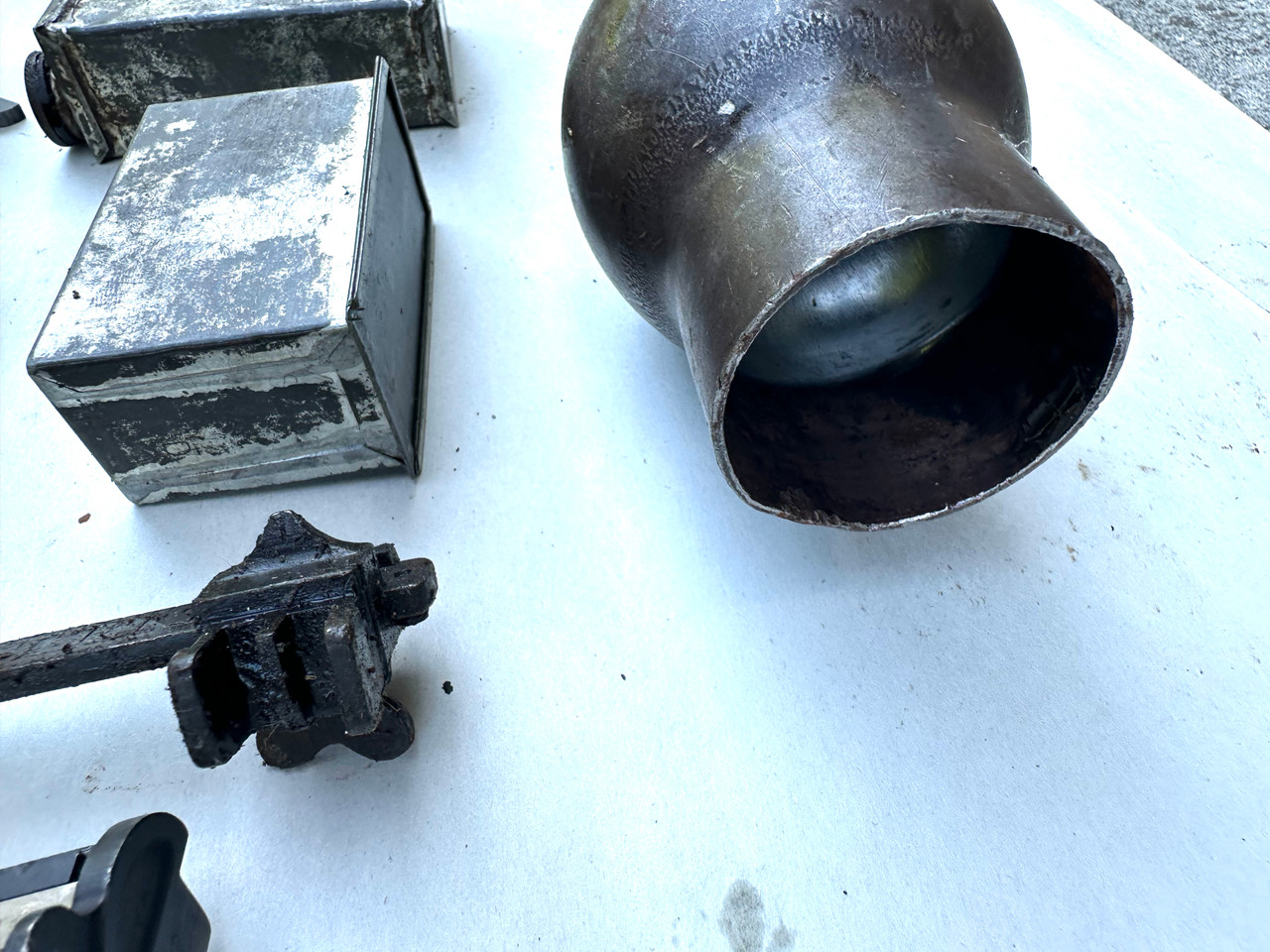 Lot V-260716-L2: Vickers Parts Lot