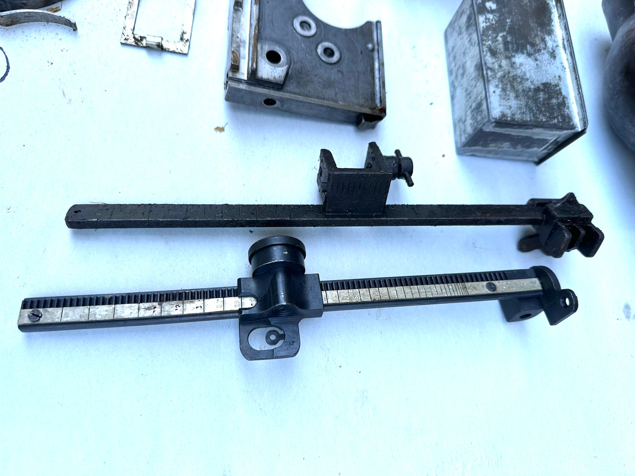 Lot V-260716-L2: Vickers Parts Lot