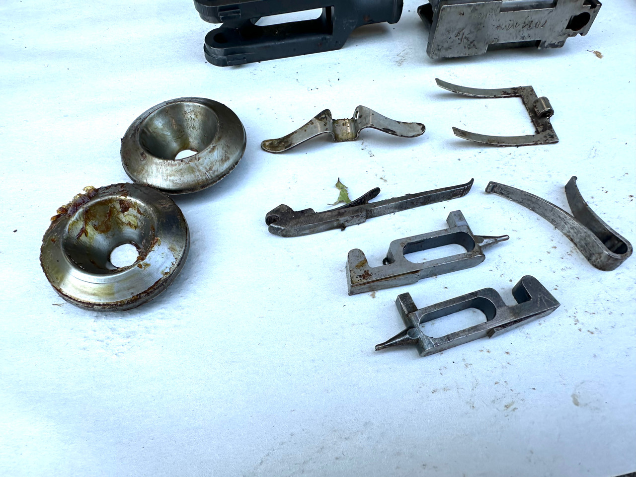Lot V-260716-L2: Vickers Parts Lot