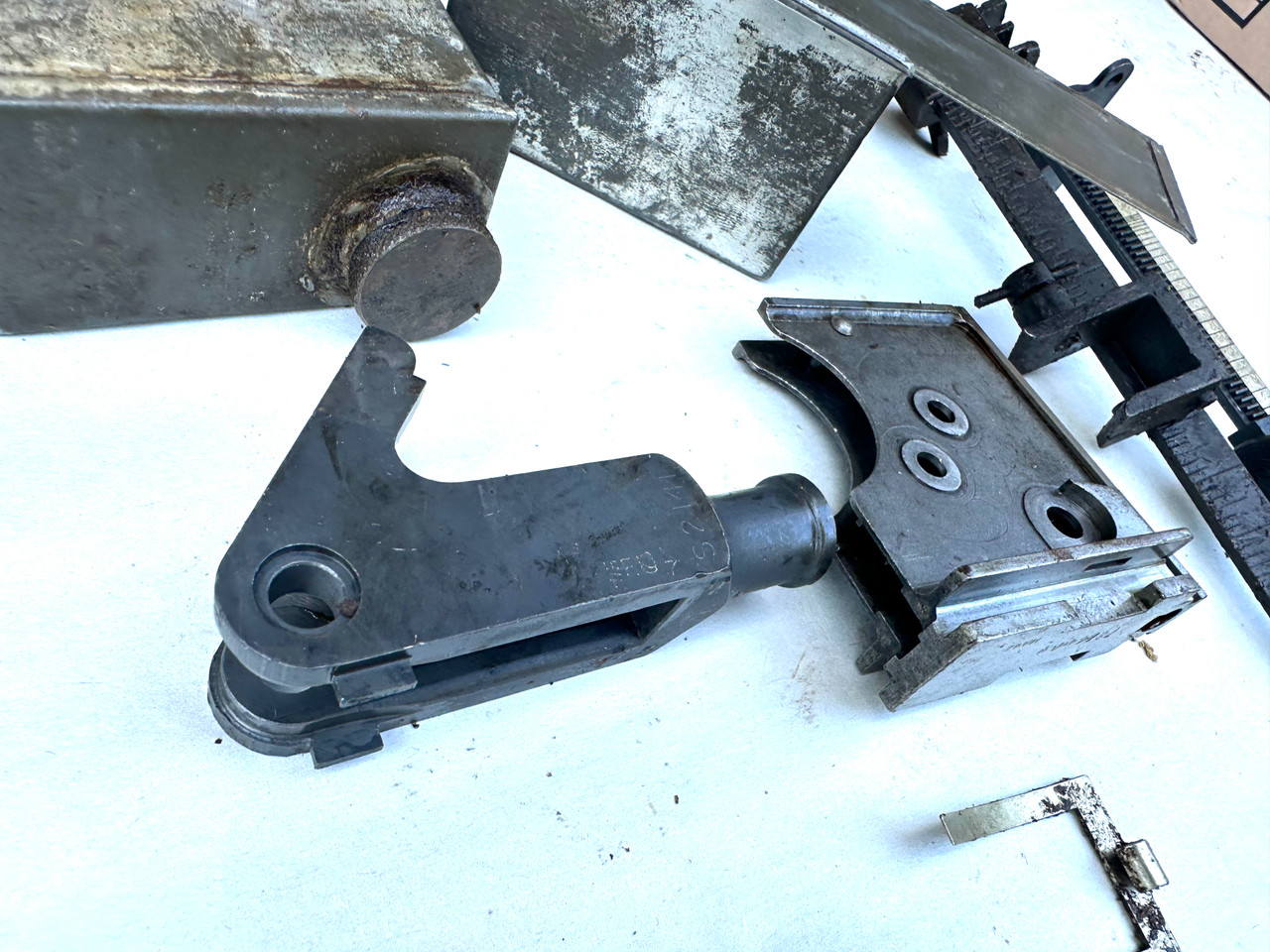Lot V-260716-L2: Vickers Parts Lot