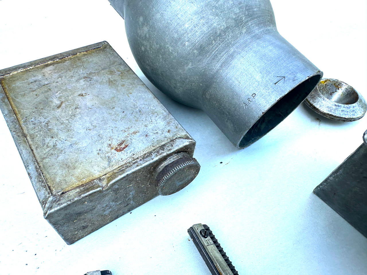 Lot V-260716-L1: Vickers Parts Lot
