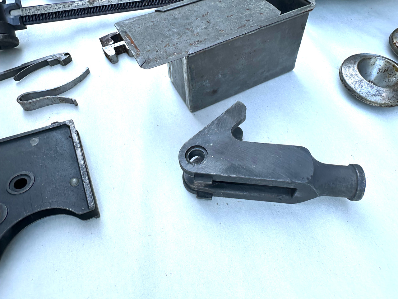 Lot V-260716-L1: Vickers Parts Lot