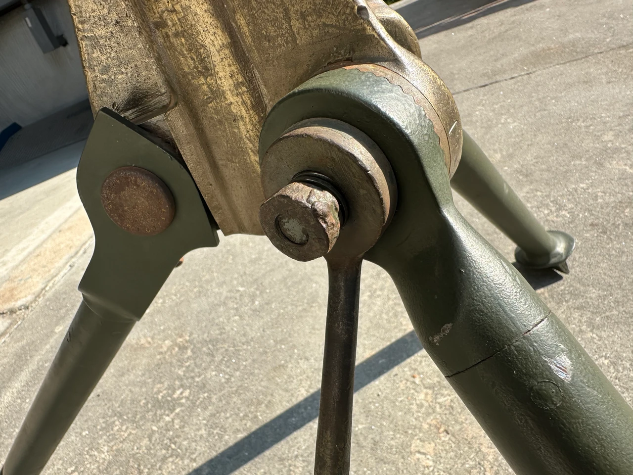 Lot BW-260918-02: Early Vickers Maxim Tripod dated 1915