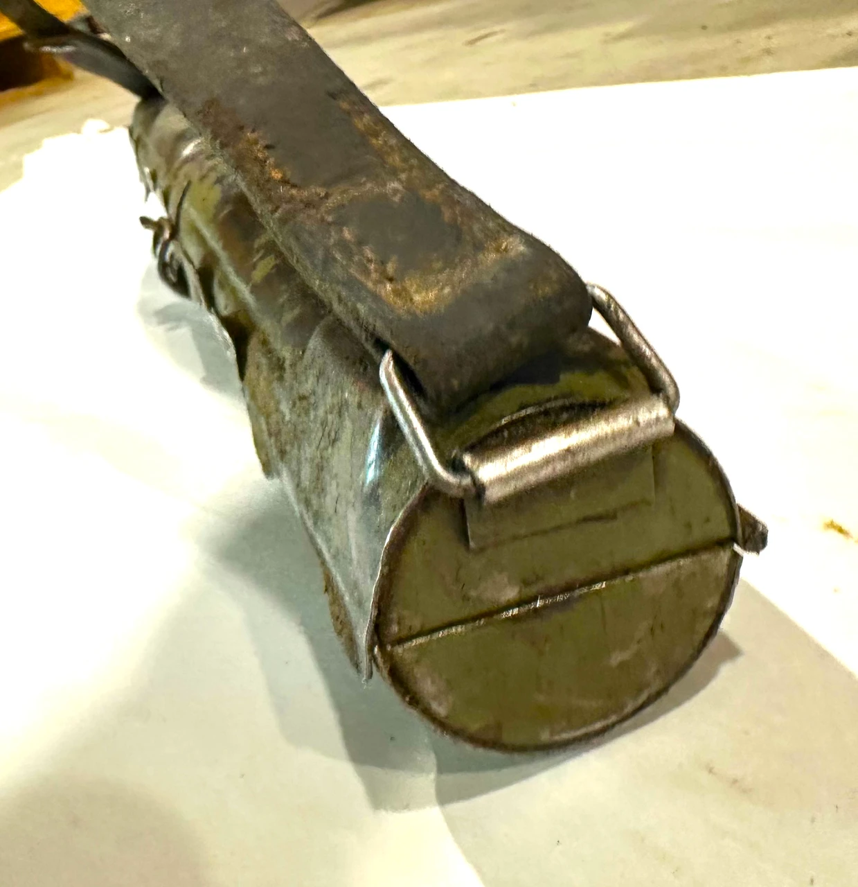 Lot 1: 1 x Original German WW2 MG42 Barrel 8mm Mauser - hyo -  CHROME LINED  with Original Carrier