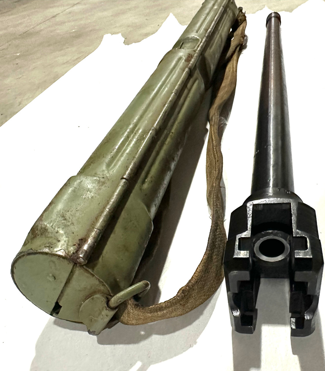 Lot 4: 1 x Original German WW2 MG42 Barrel 8mm Mauser - hyo -  CHROME LINED  with Original Carrier
