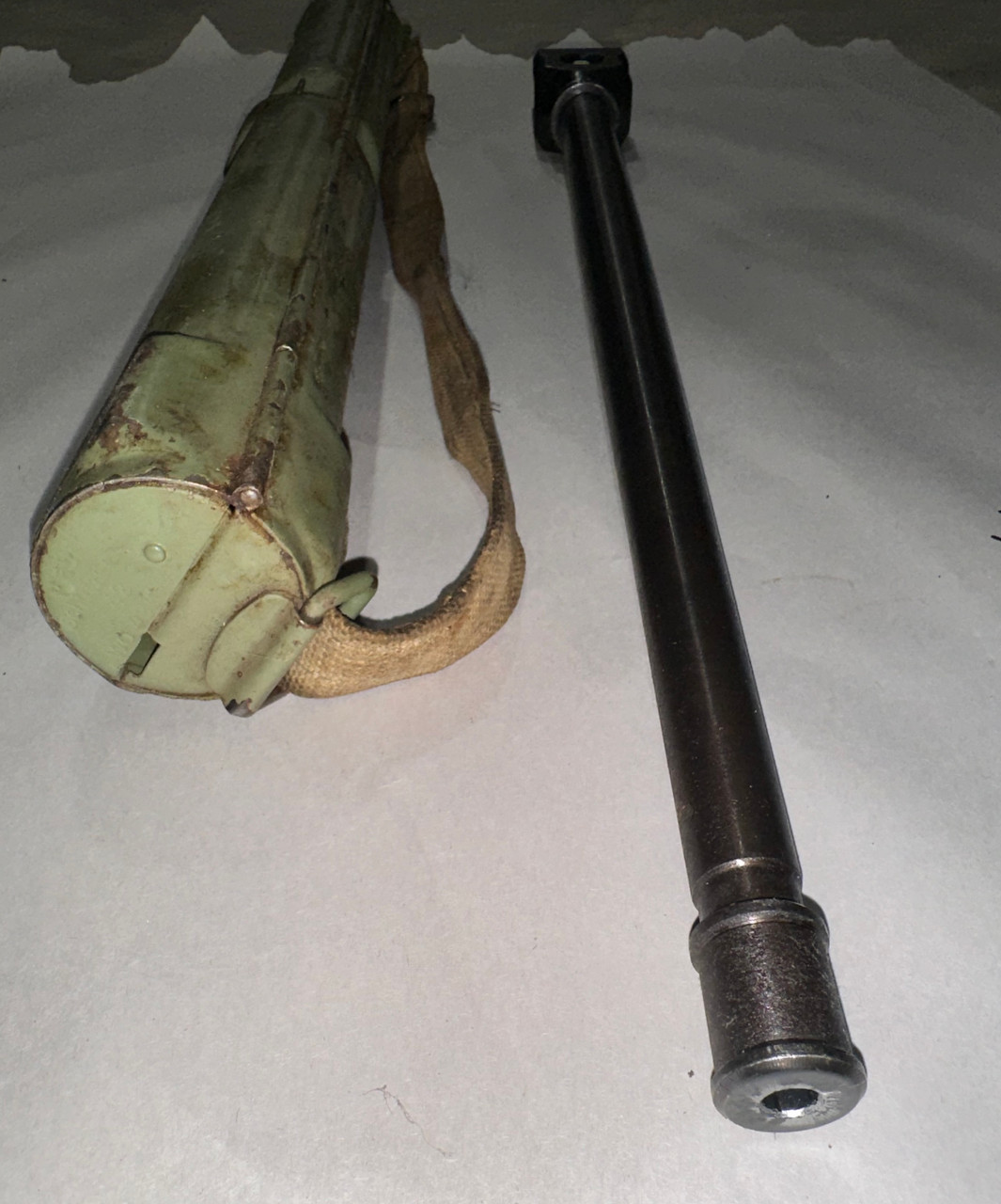 Lot 4: 1 x Original German WW2 MG42 Barrel 8mm Mauser - hyo -  CHROME LINED  with Original Carrier