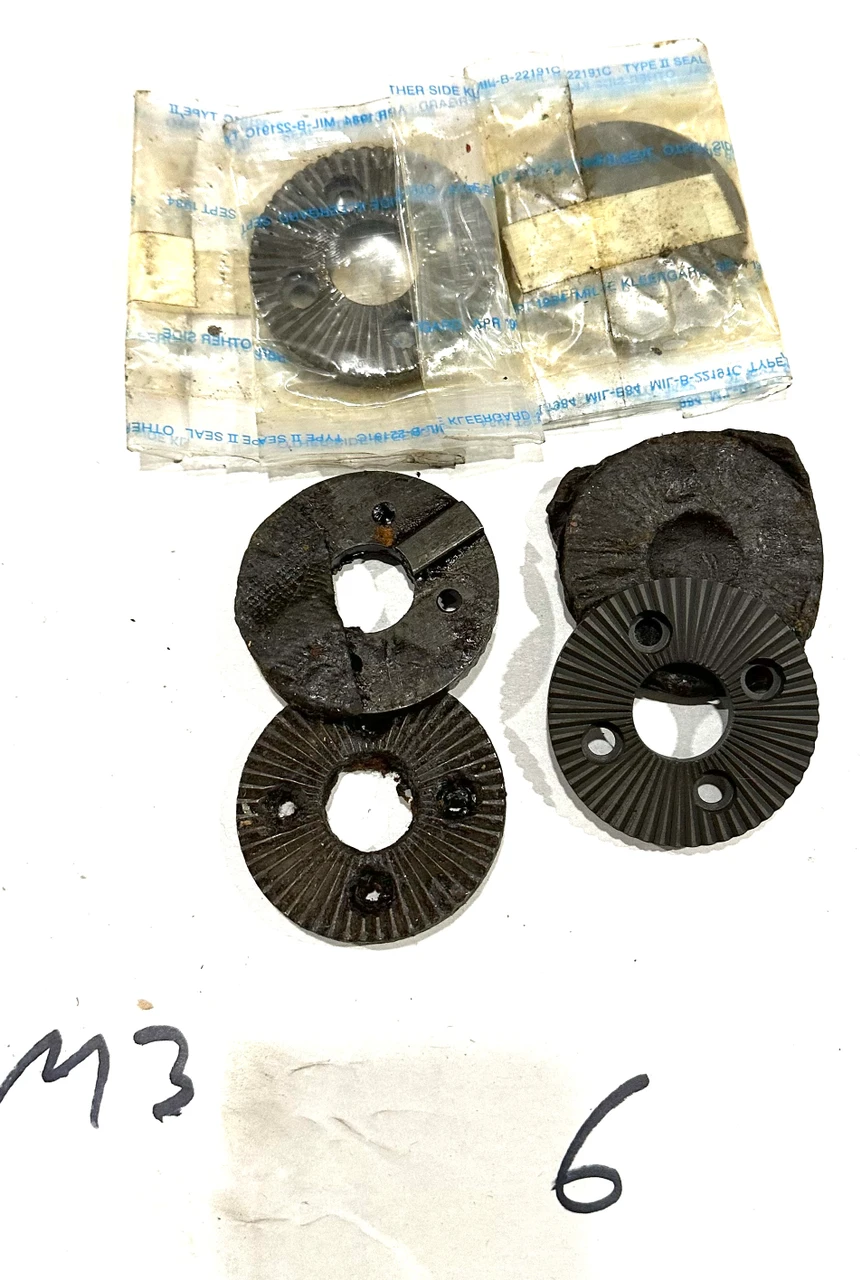 Lot 260924-06: Lot of 6 x M3 Tripod Front Leg Clutch Plates