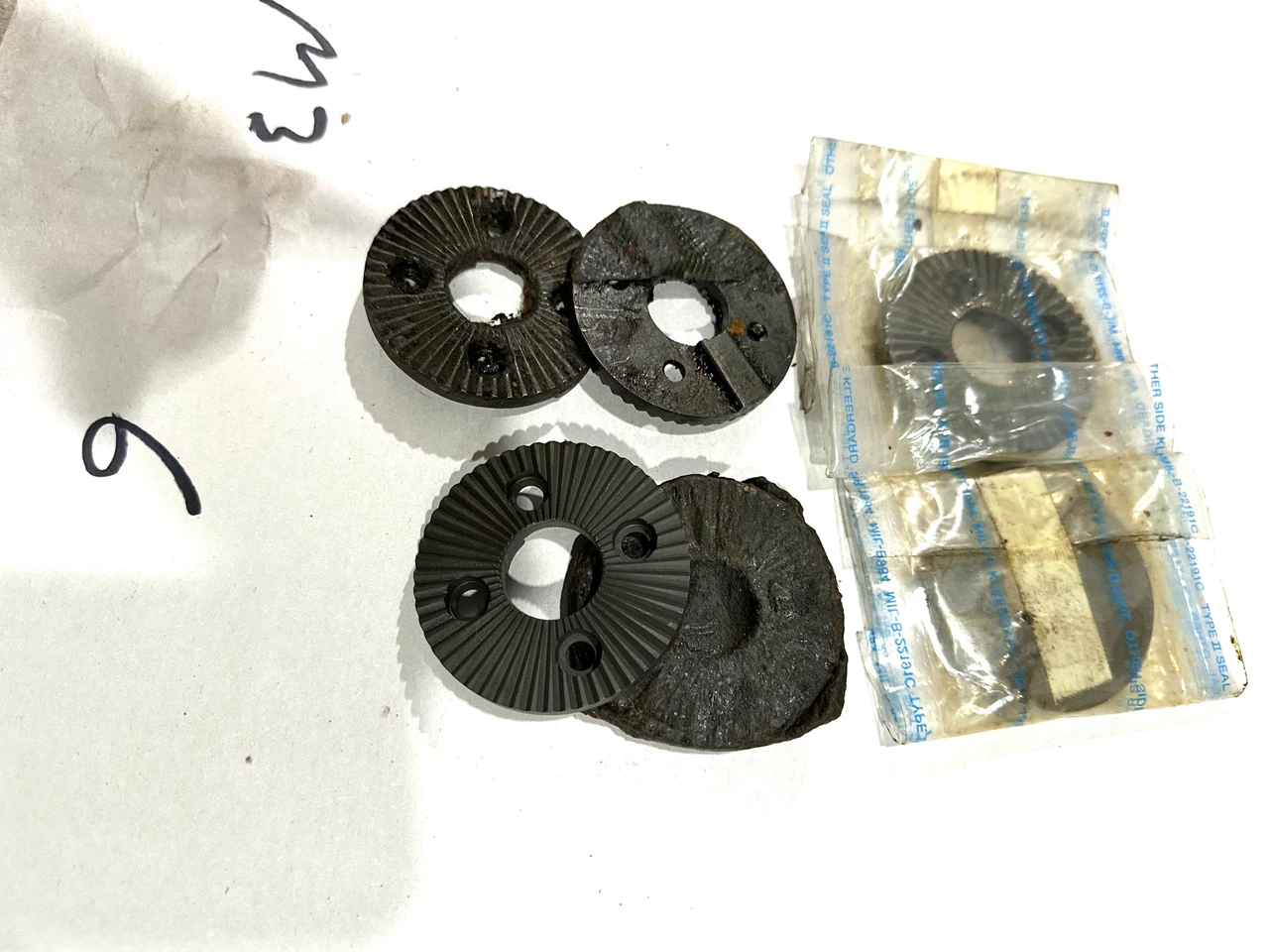 Lot 260924-06: Lot of 6 x M3 Tripod Front Leg Clutch Plates