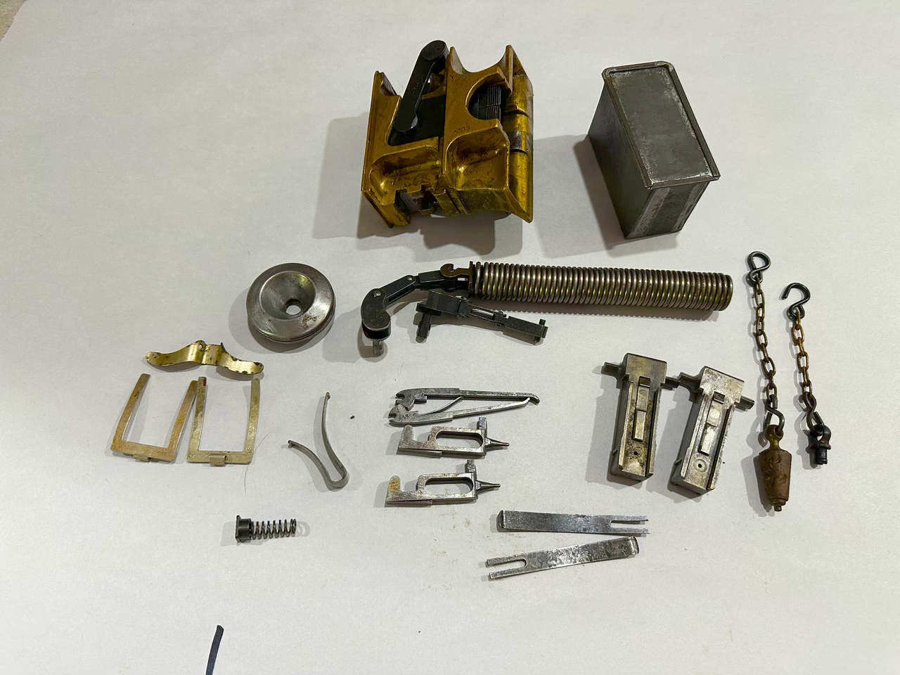 Lot 261030-01: Vickers Parts Lot (Ships Fee)