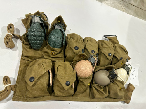Lot RM-250808-03: 12 x US Practice Grenades with WW1 Vest