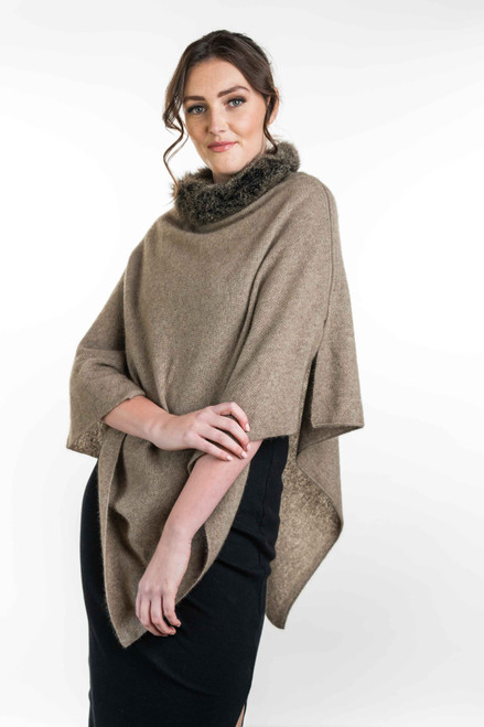 ne Quittez pas　Wool Emb Poncho 1063.jpg
