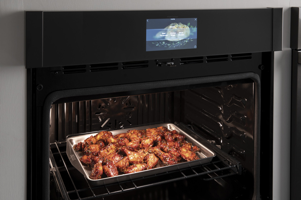 Oven with Air Fry Wings