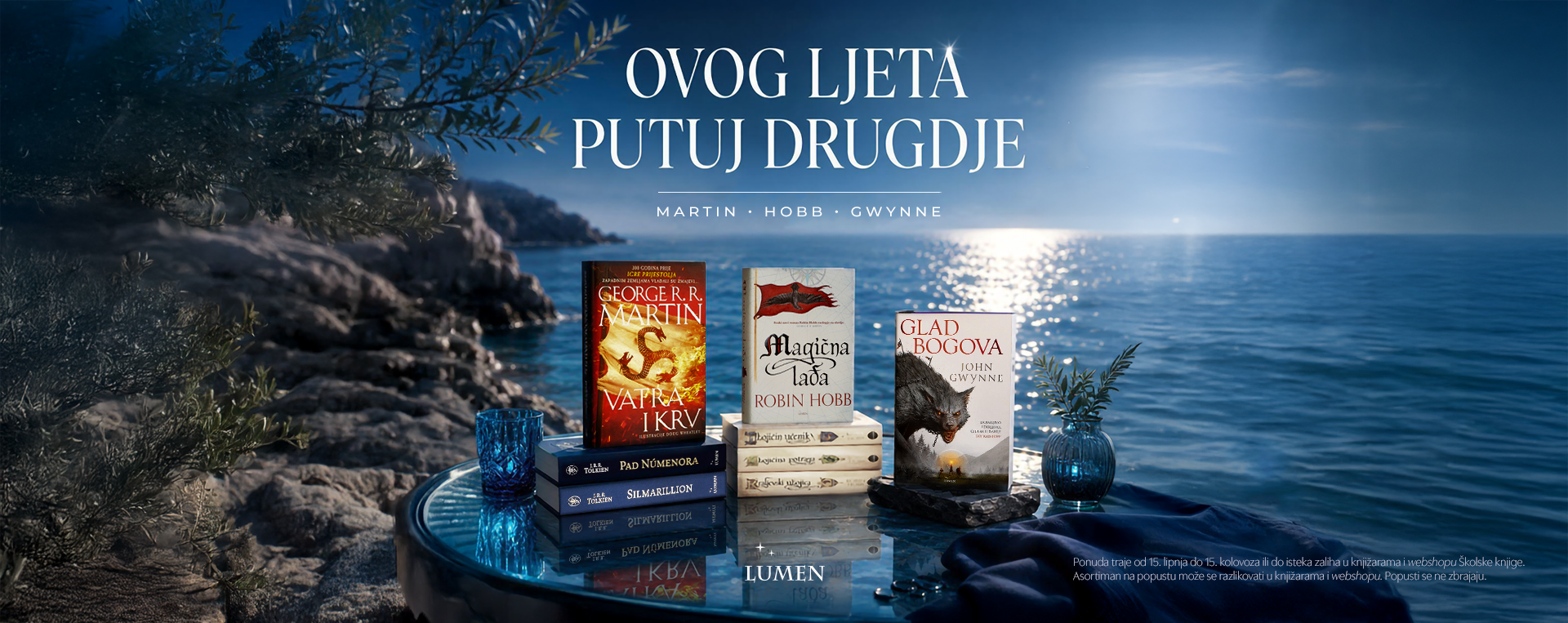 Morska obala u pozadini sa naslovnicama knjiga