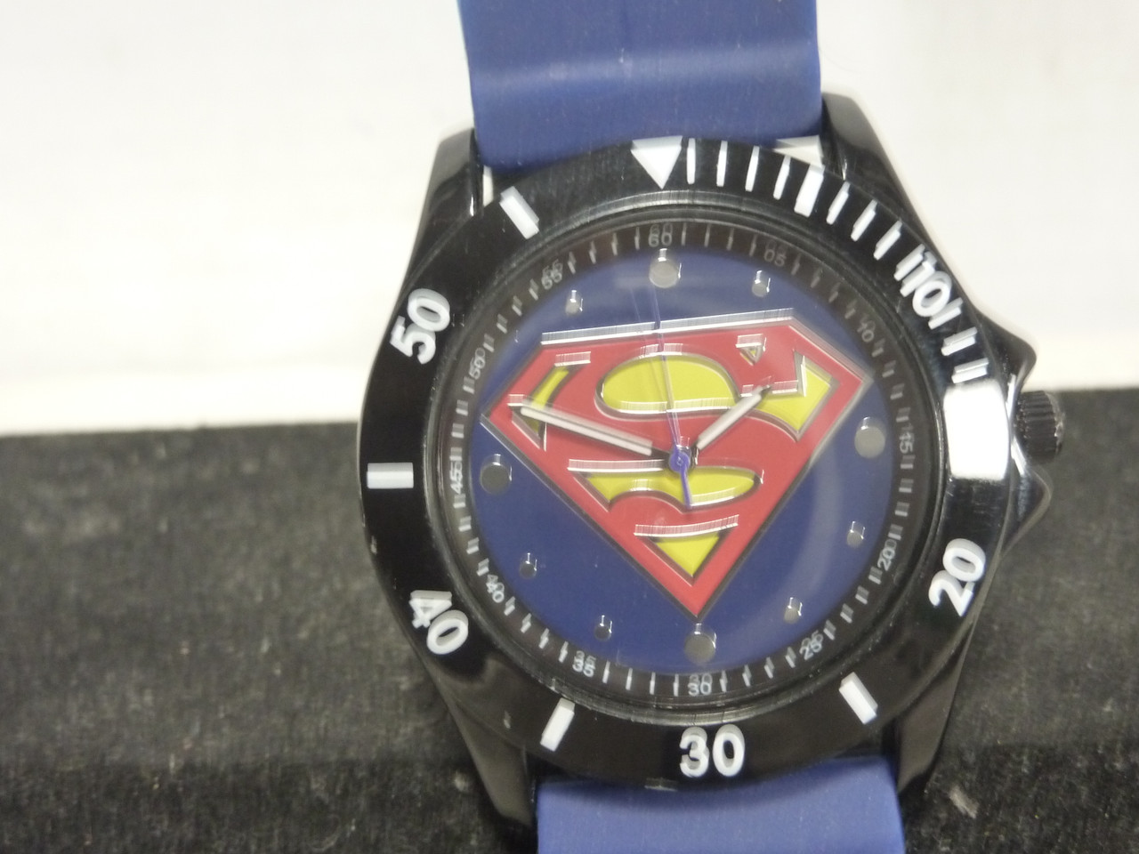 Kith x Superman Lightning Bolt Clock 時計 Superman | Kith Lightning Bolt Clock - Multi – Kith Canada