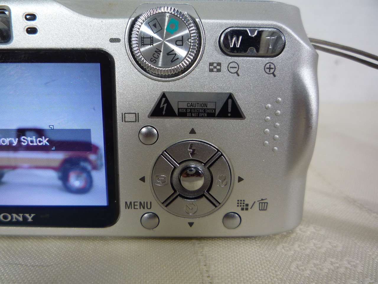 SONY DSC-P200 デジタルカメラ 乾電池駆動 海外版 SONY DSC-P200 デジタルカメラ 海外版 - メルカリ