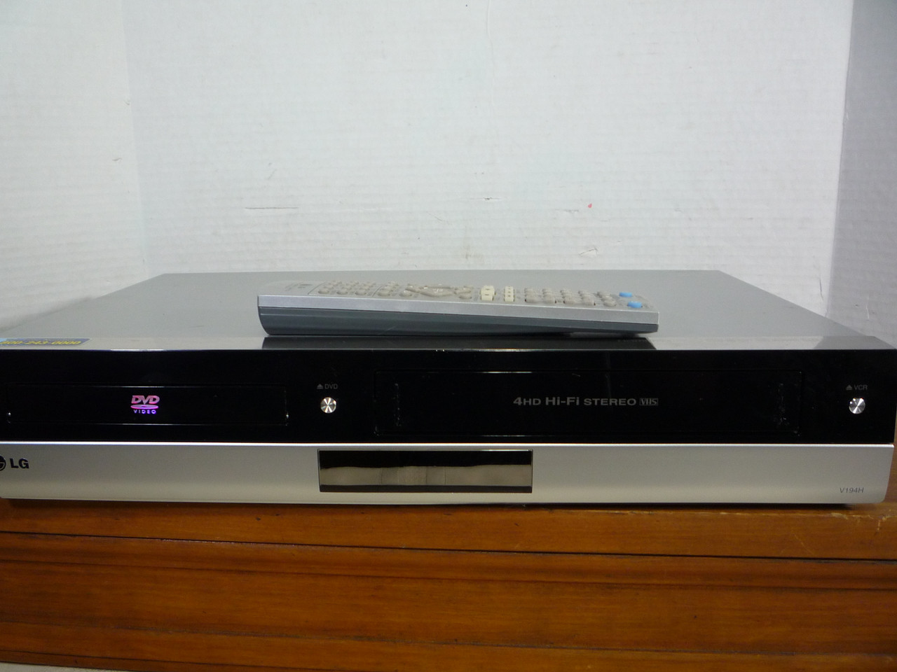 LG DVD Player / VCR Combo V194H w/ Remote Serviced