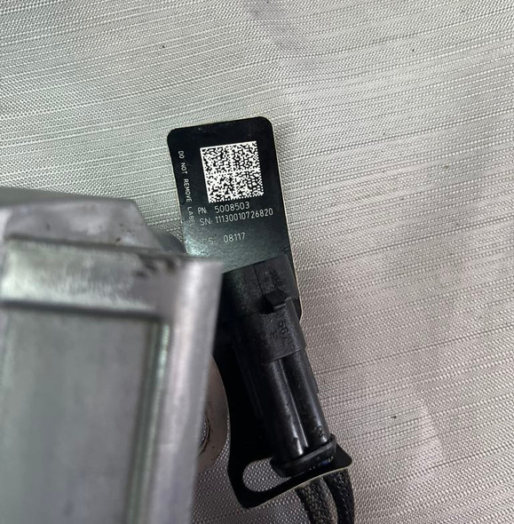 USED 5008503 Evinrude Johnson Fuel Injector Assembly Starboard