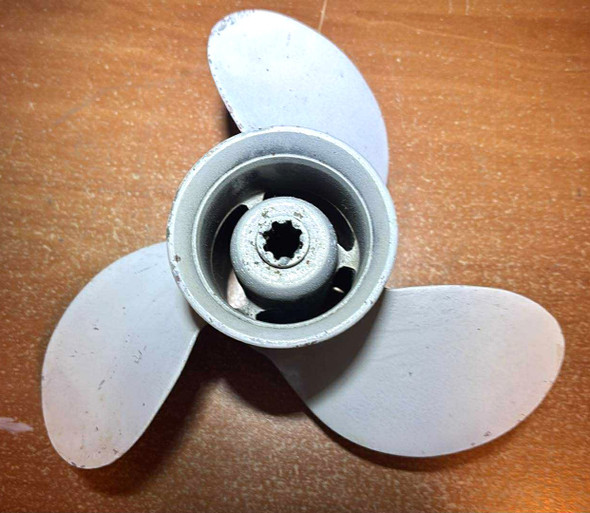 USED 683-45943-00 Yamaha Al Propeller  9 1/4 x 10 1/2P 9.9-20hp USED 683-45943-00 Yamaha Al Propeller  9 1/4 x 10 1/2P 9.9-20hp