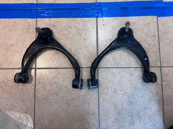 USED 130420004 + 130420003 GMC Chevy Front Wishbone + Control Arm