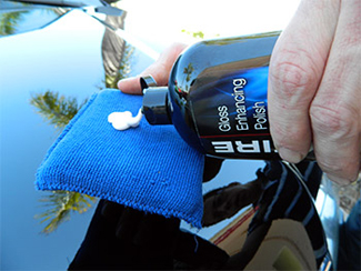 BLACKFIRE Gloss Enhancing Polish polishes paint to a high gloss before waxing