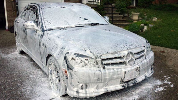 Meguiars Hyper-Wash is a concetrated car wash for frequent or professional  detailing. Super foaming, long lasting car shampoo from Meguiars.