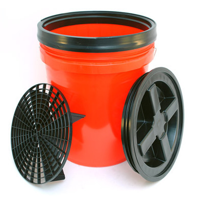 https://cdn11.bigcommerce.com/s-82c91564ki/products/8957/images/9532/5-gallon-wash-bucket-combo-red-24__67866.1666209149.386.513.jpg?c=1