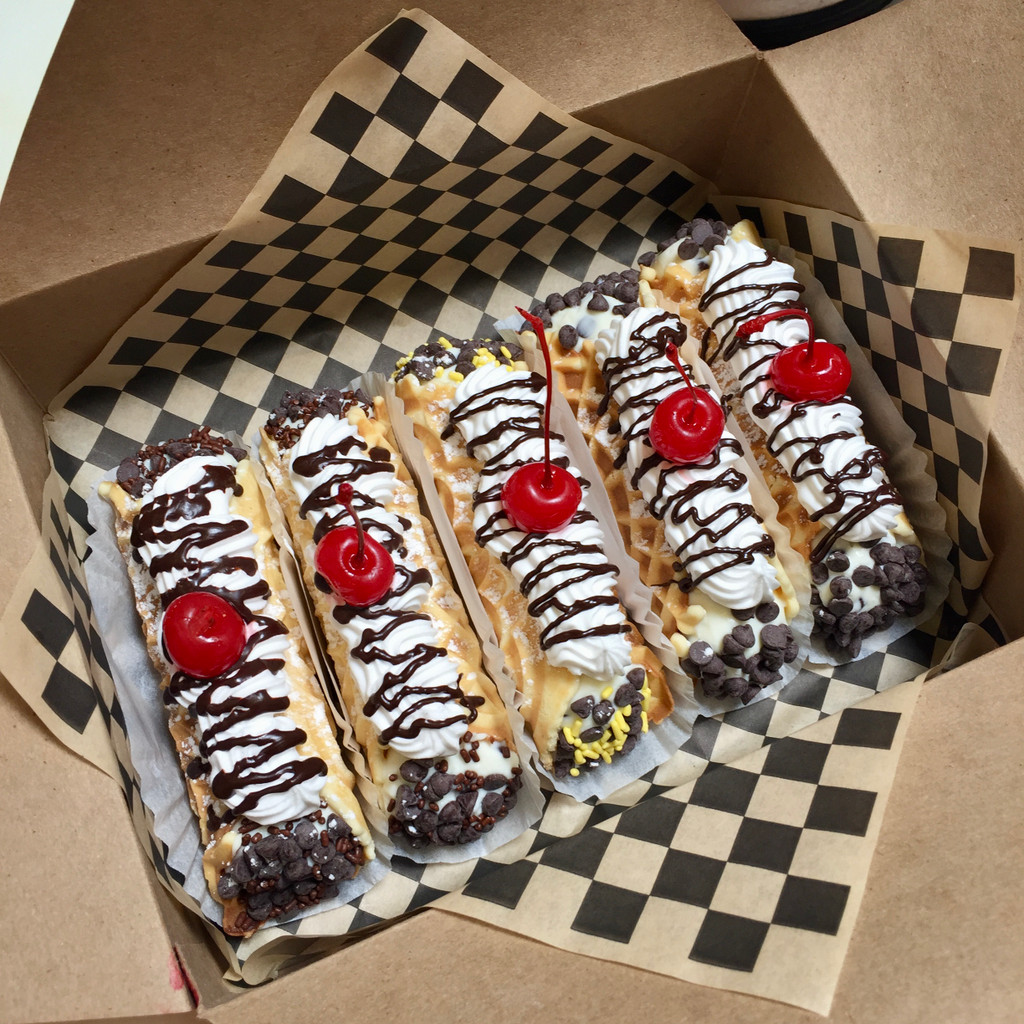 Lisa's Cannoli Box