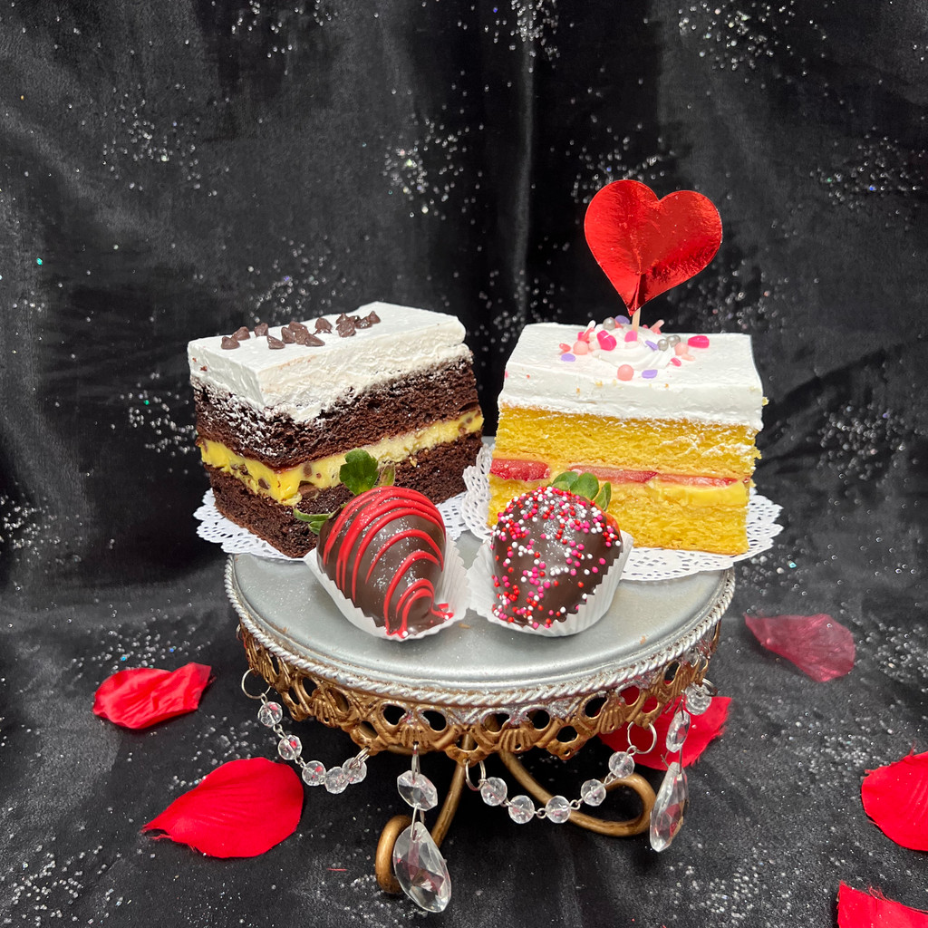 Choose (2) CUTS or (2) Cannoli and (2) premium chocolate dipped strawberries. All items will be boxed together.