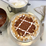 Choose your cake flavor, filling, mix-ins, and toppers to create your very own custom flavor.