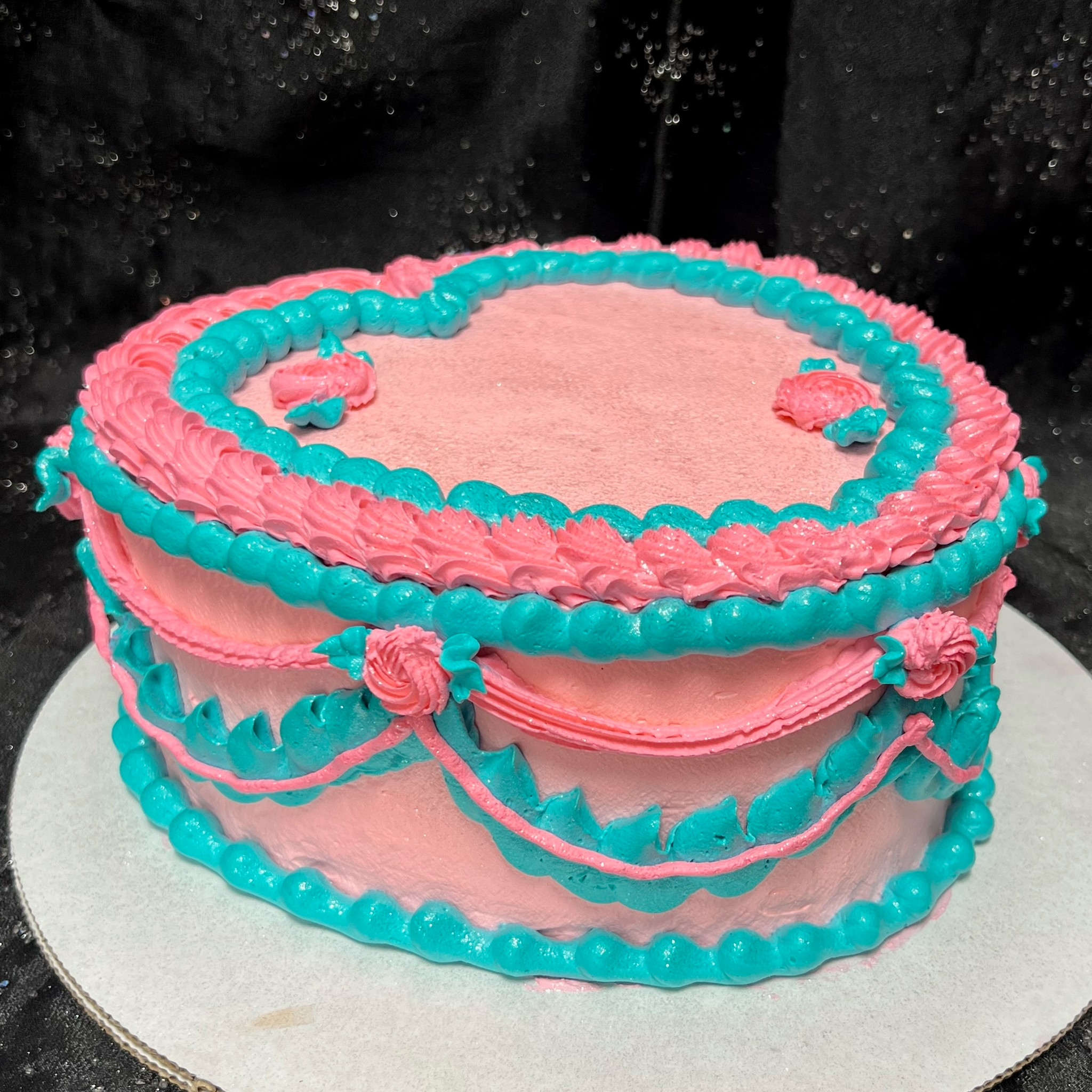 Art's Bakery Glendale | ½ Rose Garden ½ Bead Lace Heart Shaped Cake 161