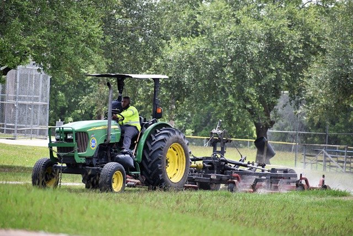 How to Protect Against Insect Bites When Working Outdoors