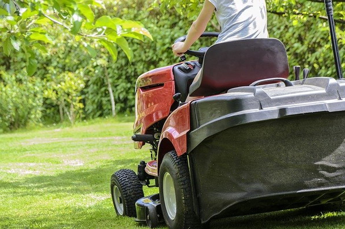 Gas Lawn Mower Maintenance 101: What You Should Know 