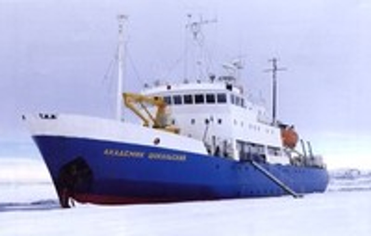 Passengers Rescued From Ship Trapped In Antarctic