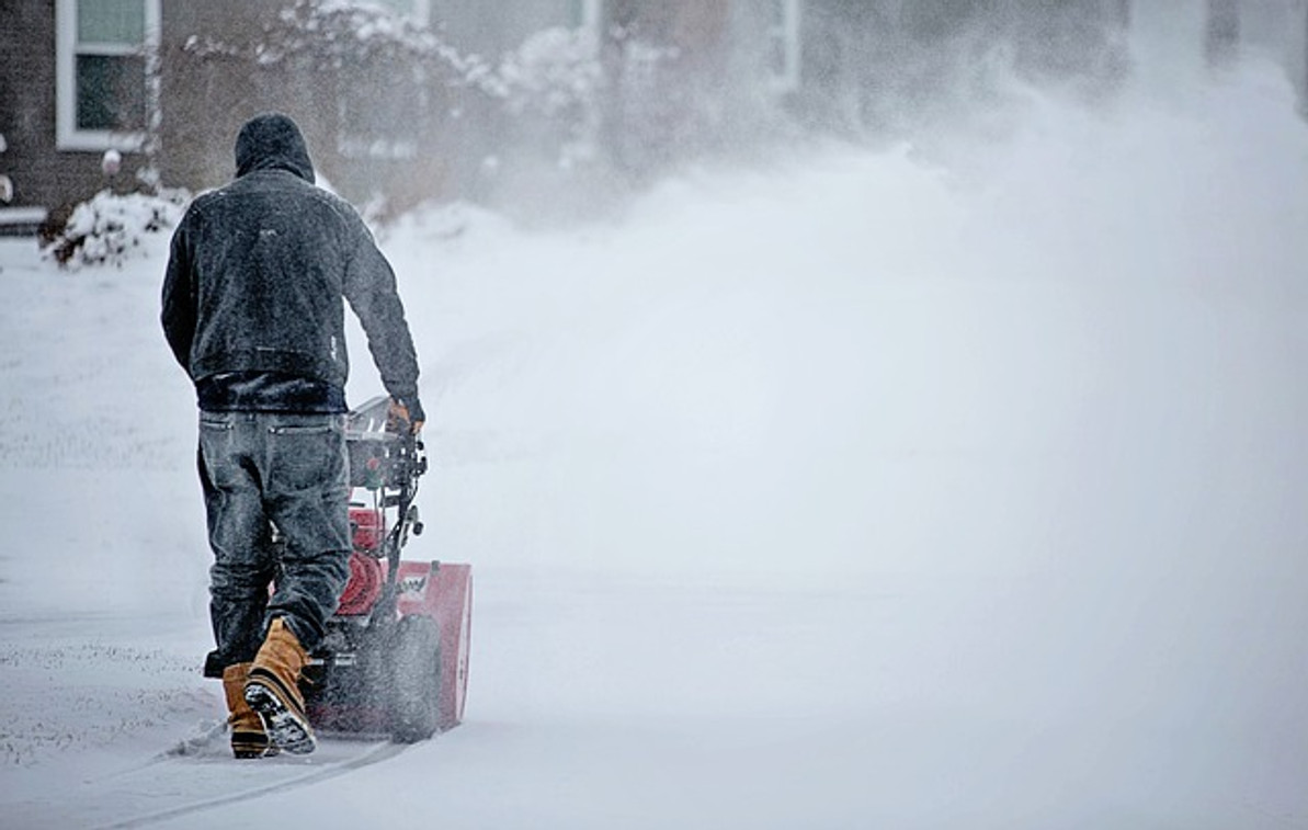 5 Safety Tips to Follow When Using a Snowblower