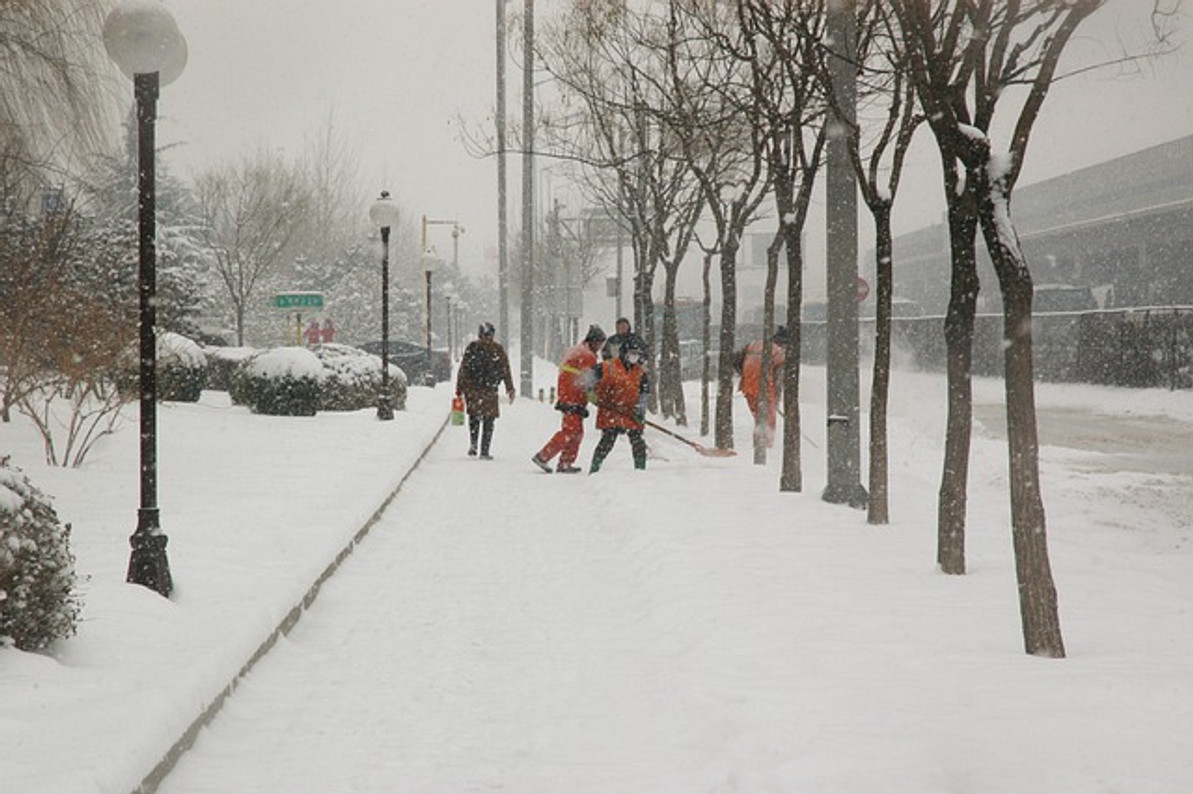 5 Tips to Stay Warm When Working Outdoors During the Winter