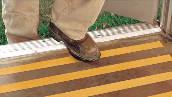 INCOM SG3126BS Specialty Non-Skid Cleats Black Gator Grip (6" x 24") 50/pkg