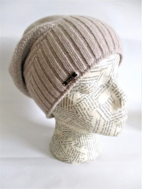 Slouchy cashmere hat lined with fleece 