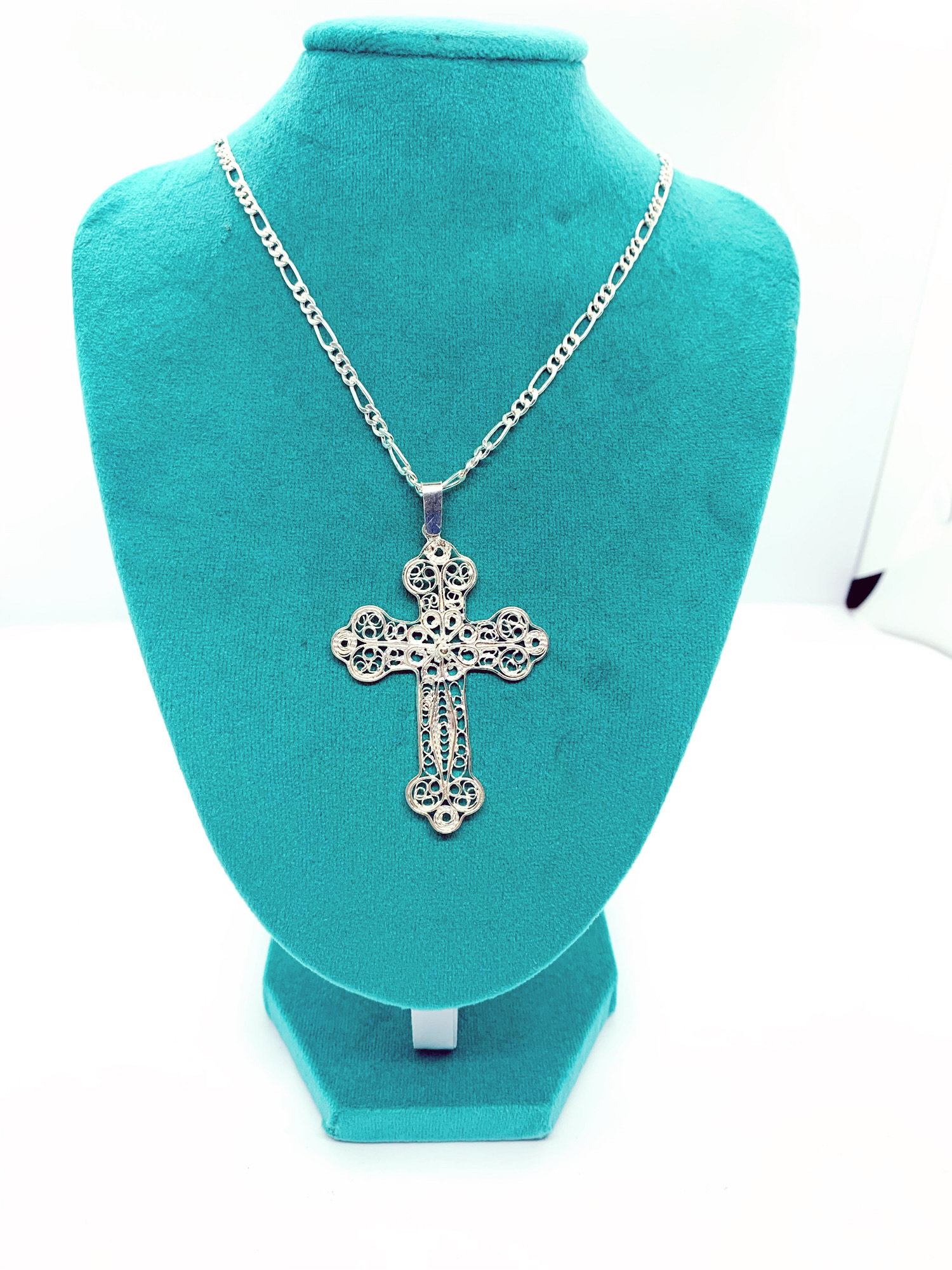 Silver cross pendant with the chain