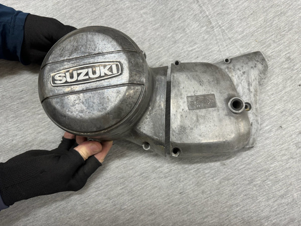 SUZUKI MAGNETO & SPROCKET COVER GT185 -1975