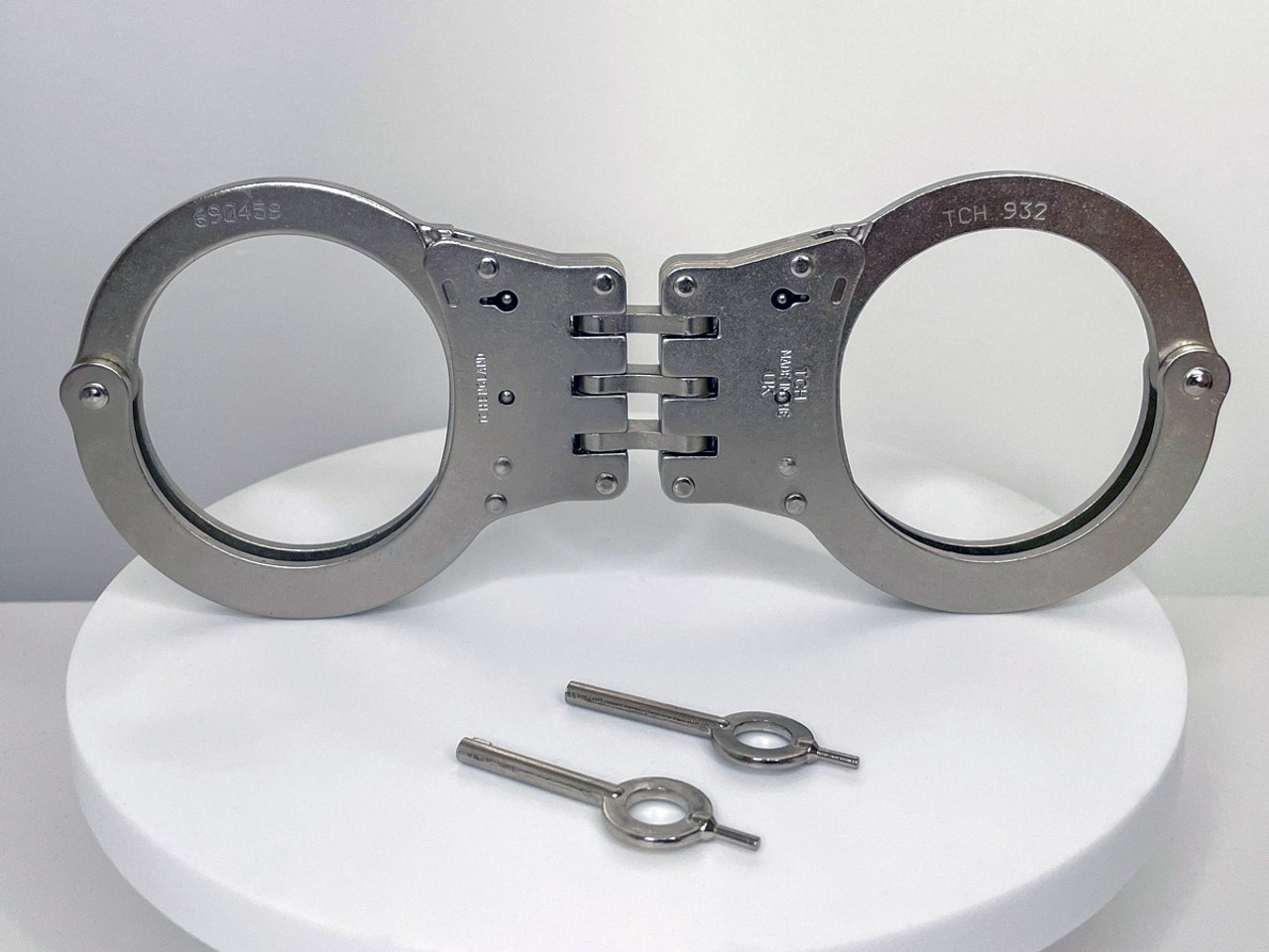 Lightweight Police Handcuffs from Aircraft Duraluminum