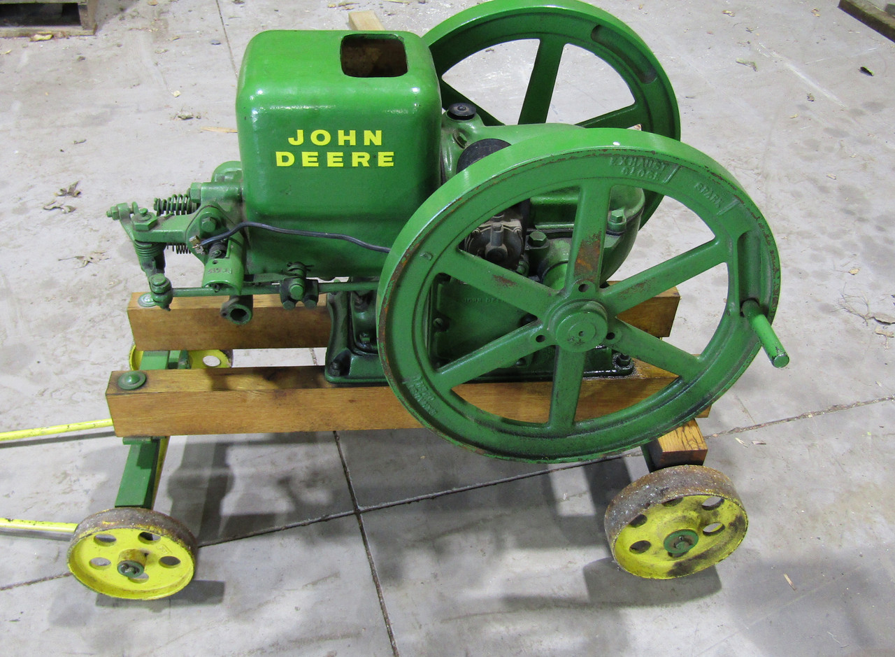 John Deere 1.5hp Engine on Cart #110