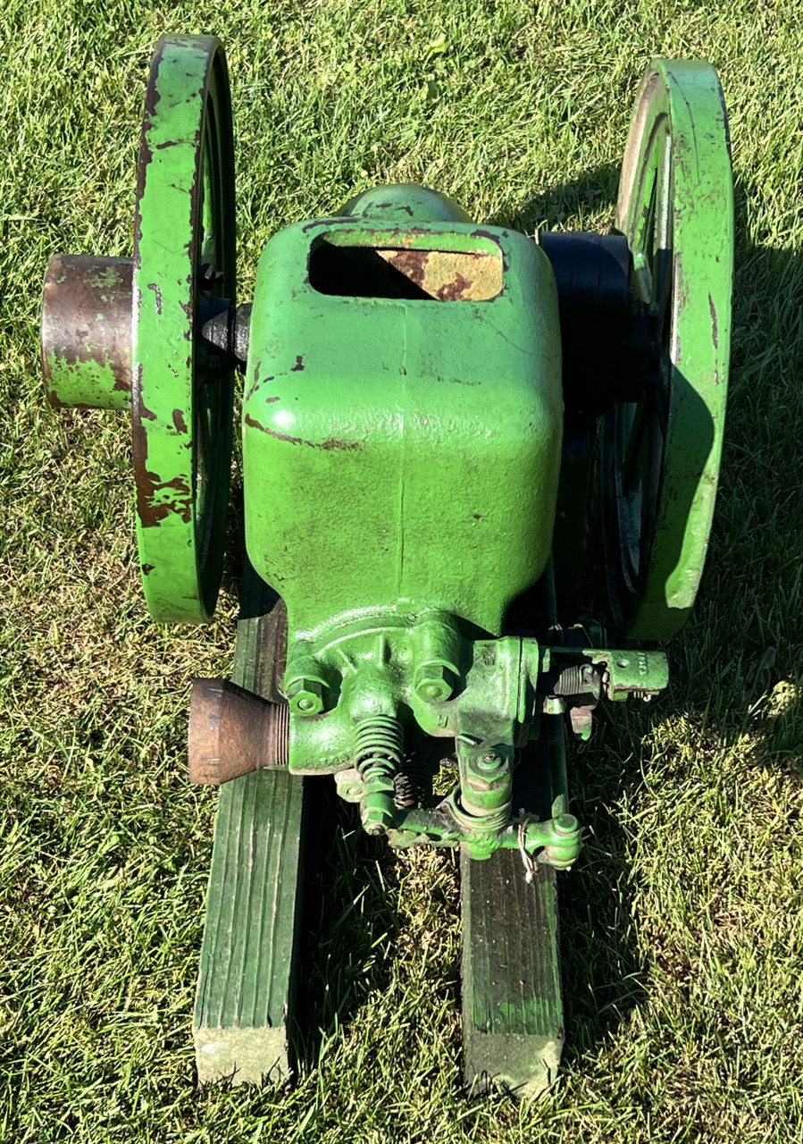 John Deere 1.5hp Hit & Miss Engine #606