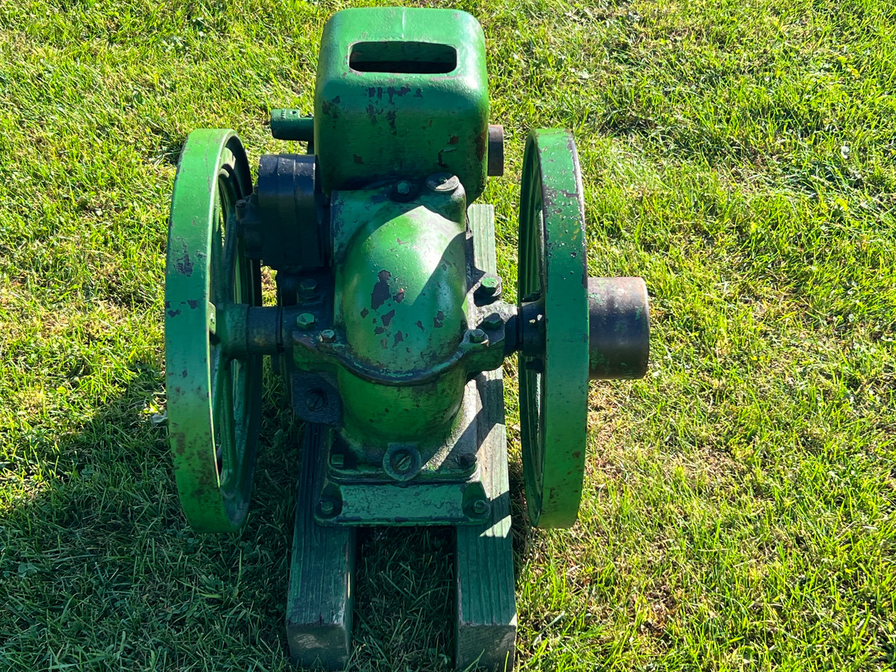 John Deere 1.5hp Hit & Miss Engine #606